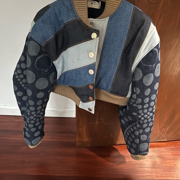 Blue Jean Jacket with Classic Style and Relaxed Fit - Picture 3 of 4